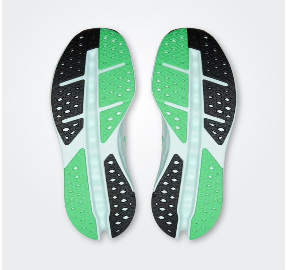 Women’s On Cloudsurfer Max in Ivory