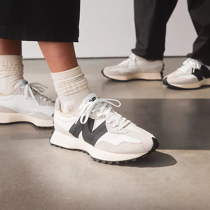 Womens New Balance 327 in Salt