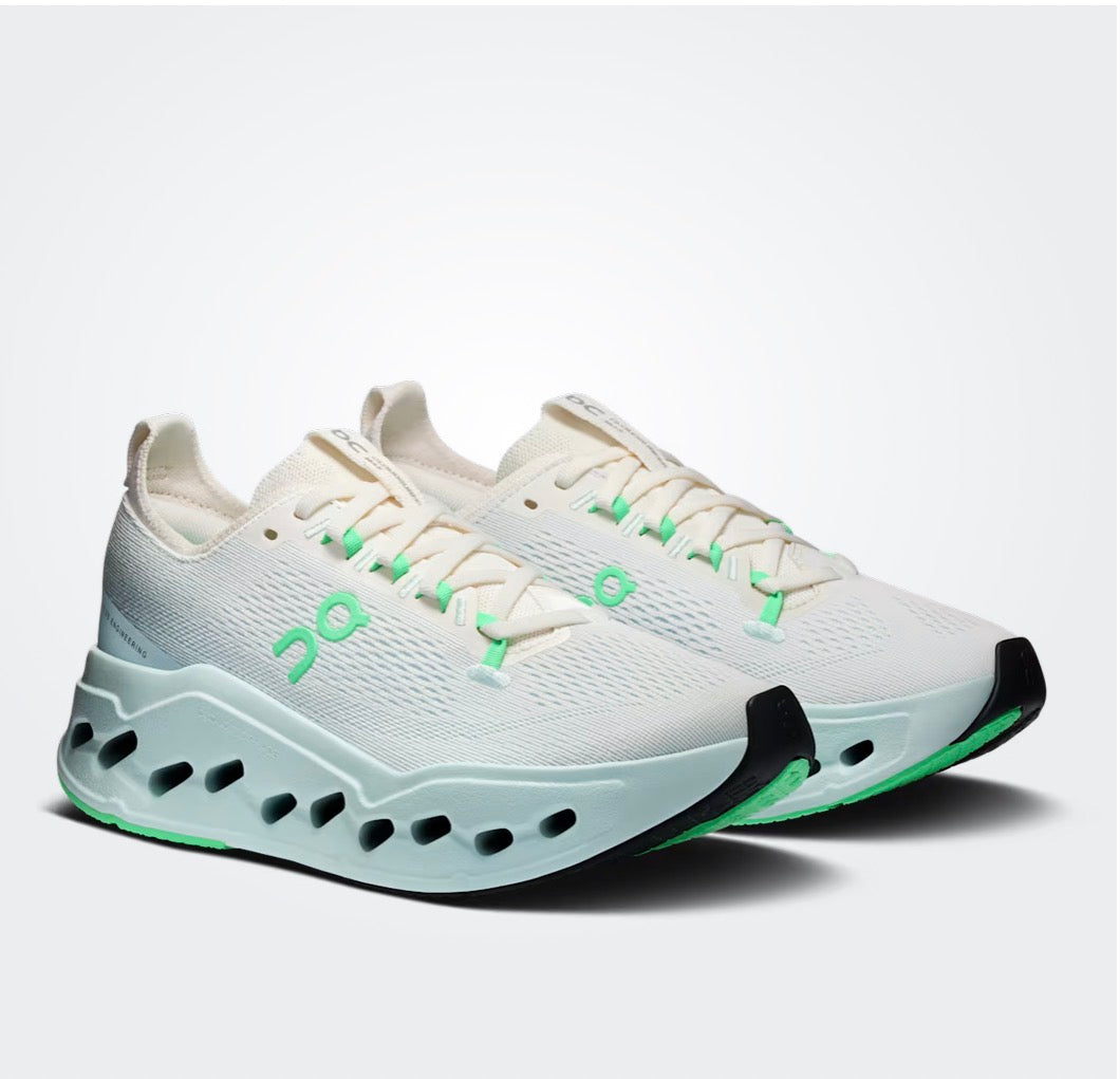 Women’s On Cloudsurfer Max in Ivory