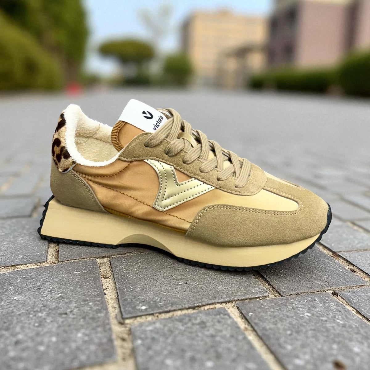 Victoria Cosmos Nylon Metal Beige