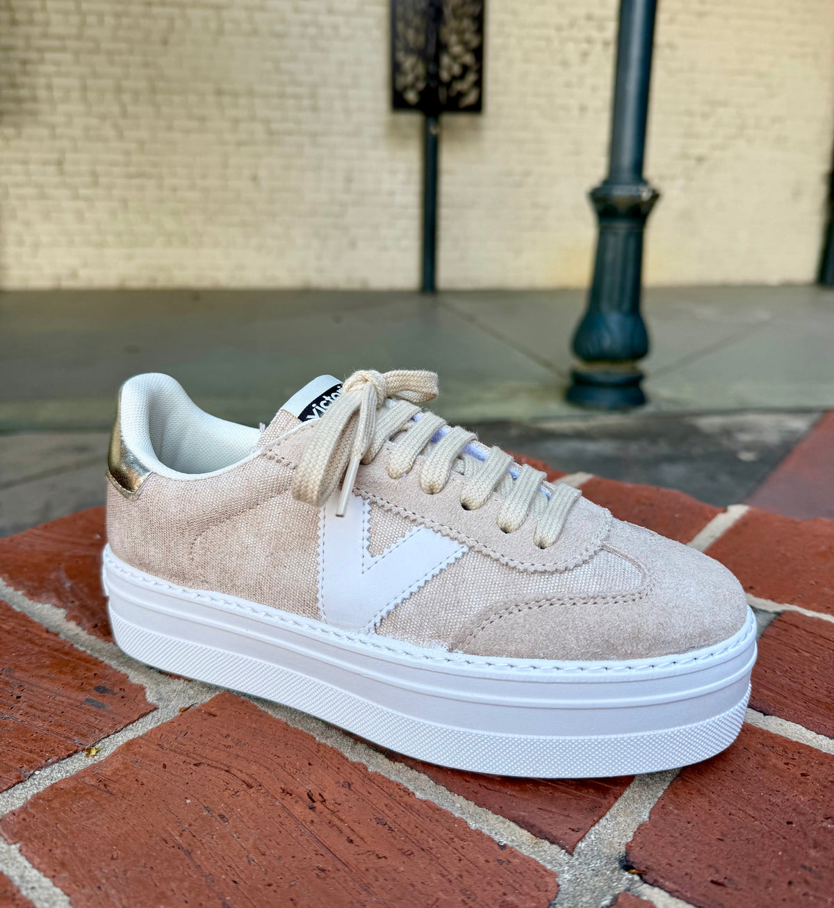 Womens Victoria Barcelona in Platino