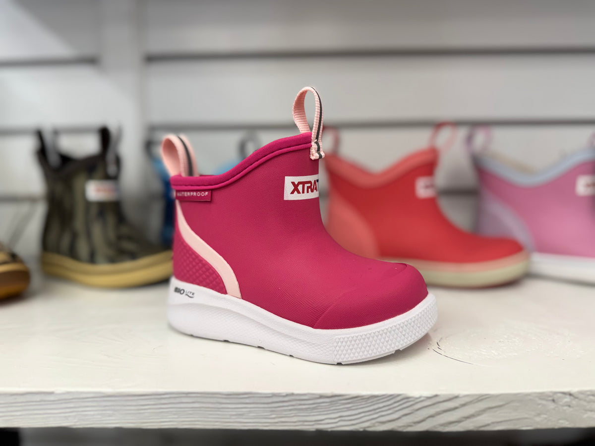 Xtratuf Kids Ankle Deck Boot Sport in Hot Pink